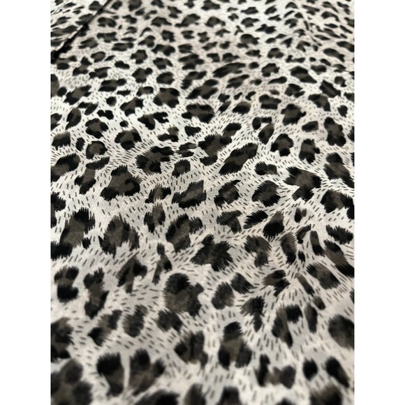 🔥 F21 Leopard Sheer Open-Back Button Top, M EUC ! 🔥 - Picture 8 of 12
